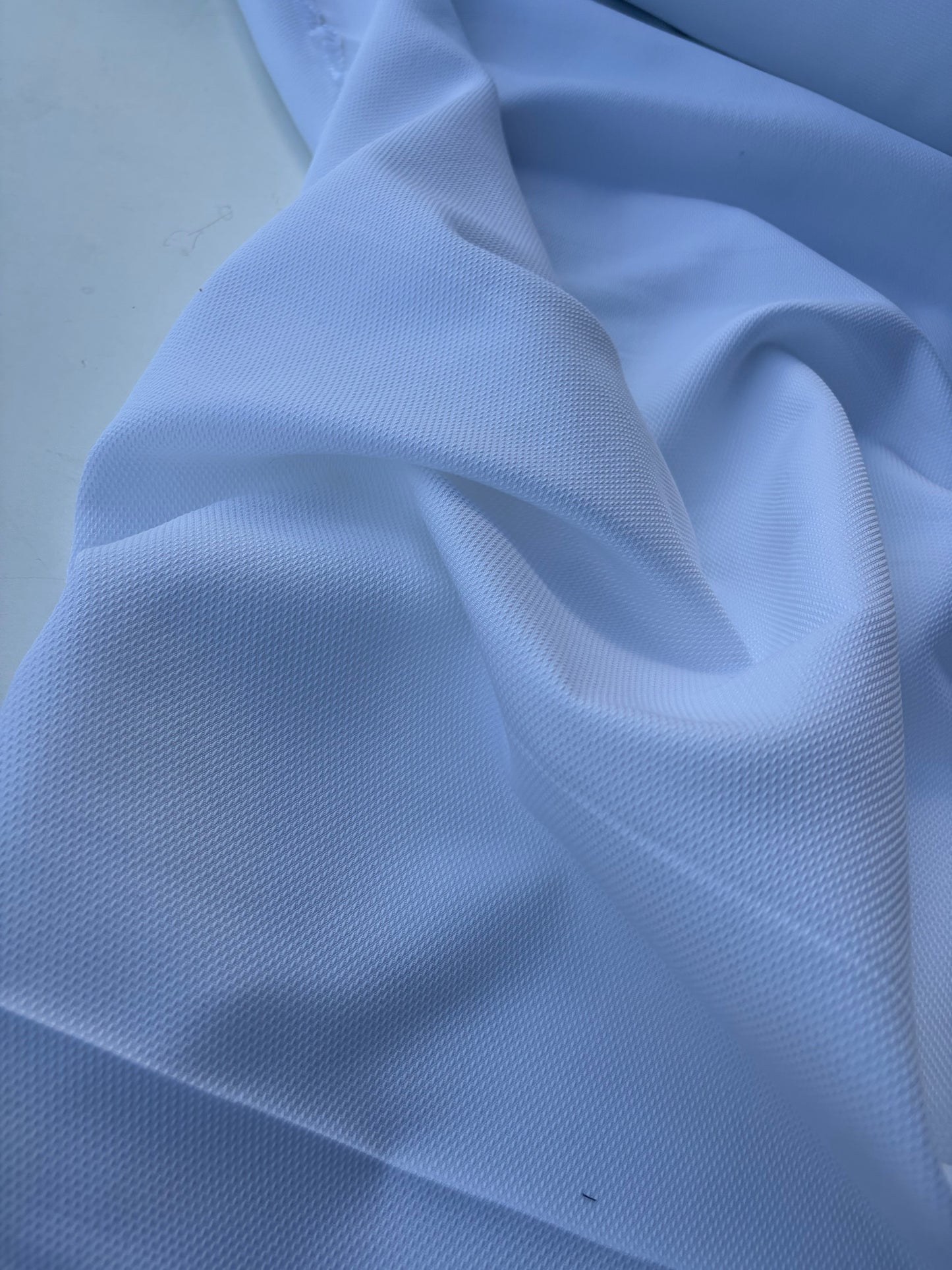 AMI 050 cotton/poly woven piqué white