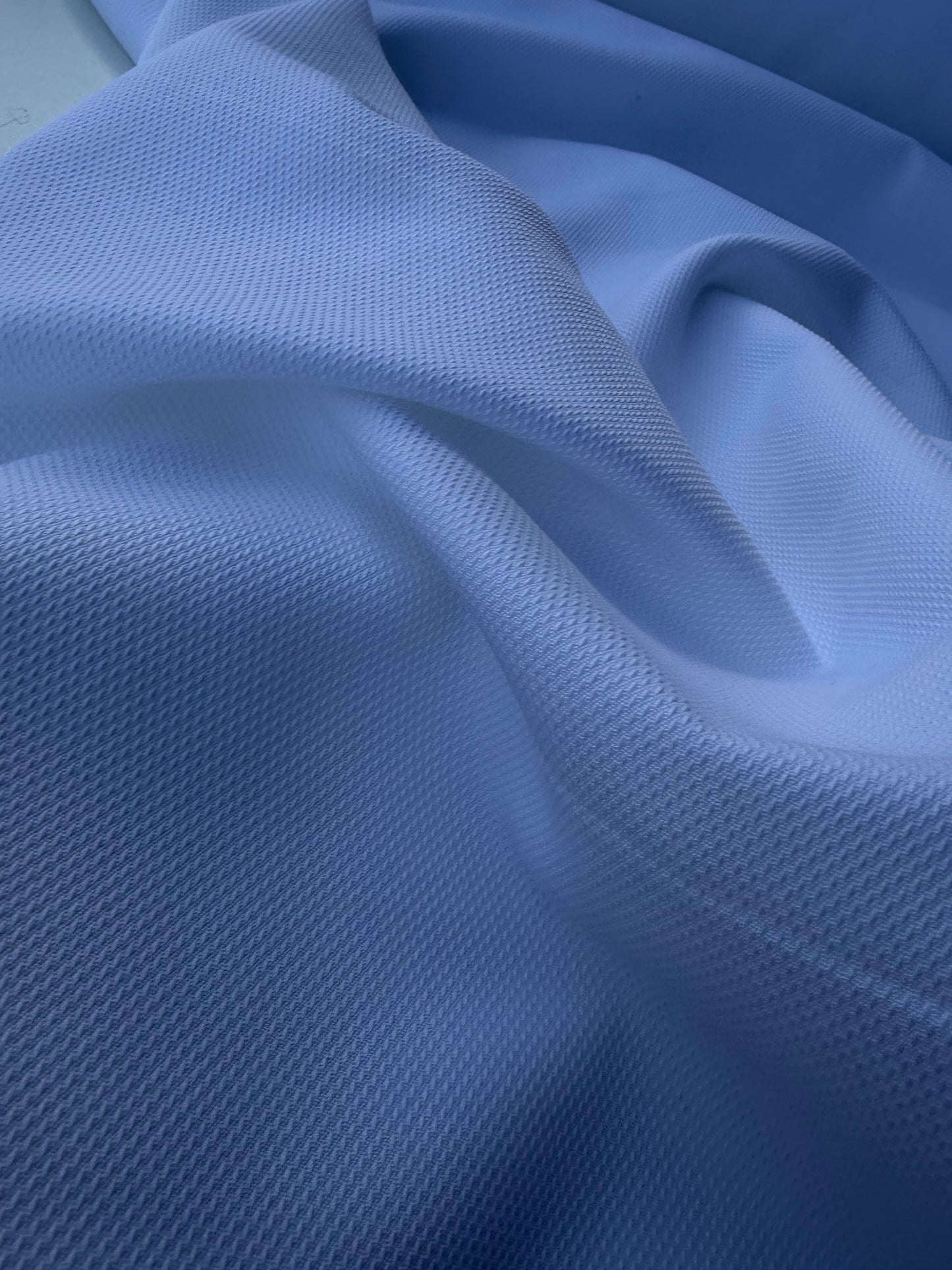 AMI 050 cotton/poly woven piqué white