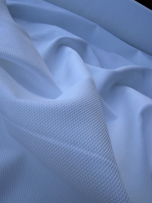 AMI 050 cotton/poly woven piqué white