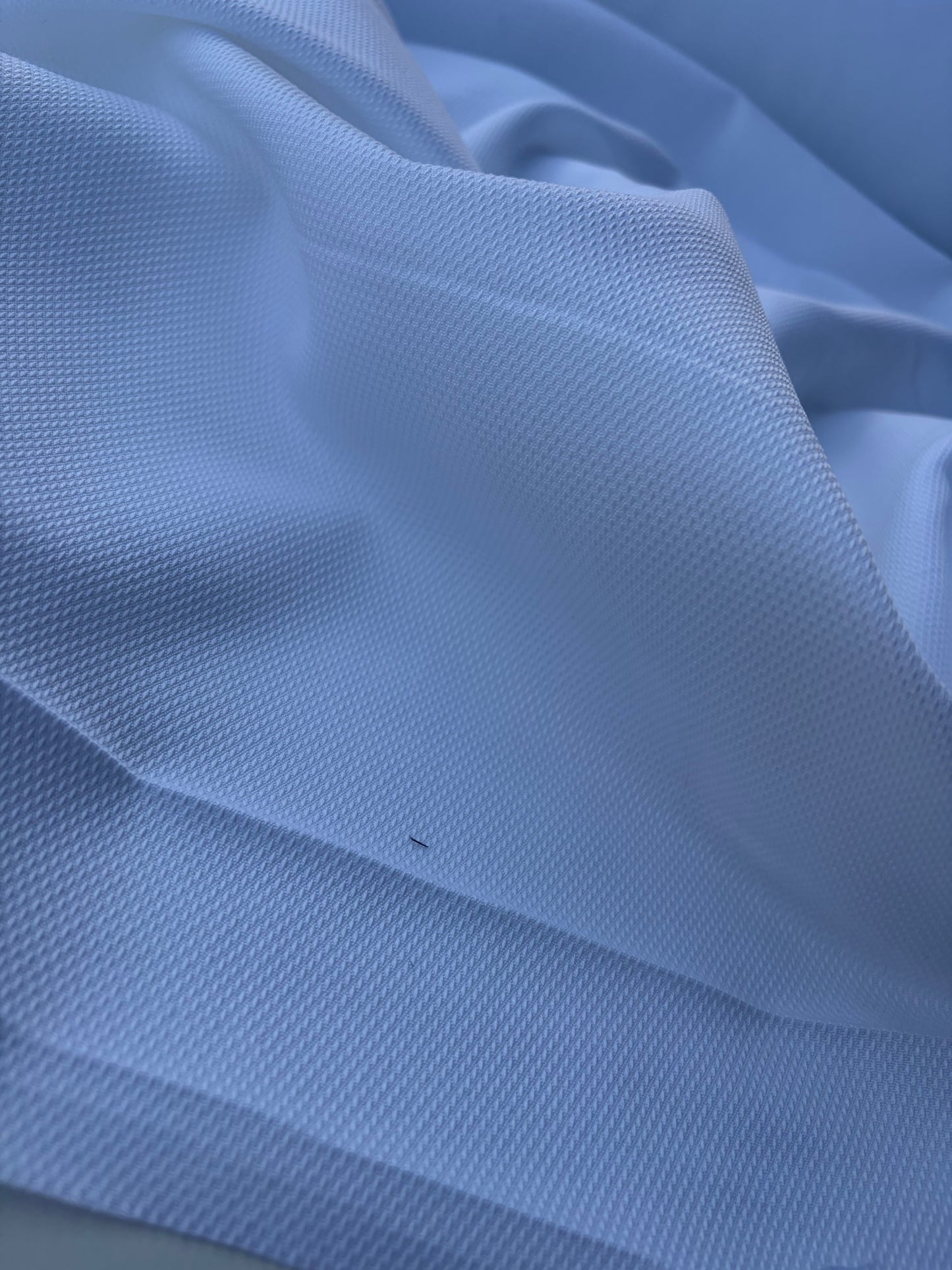 AMI 050 cotton/poly woven piqué white