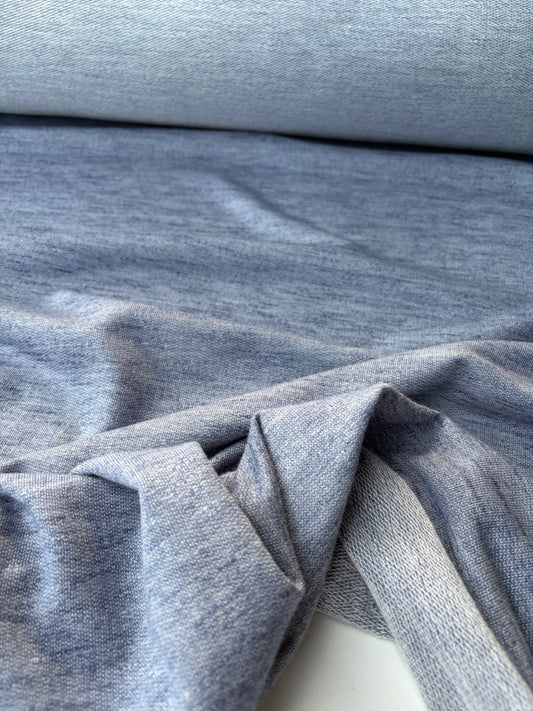 AMI 052 light jeans look jersey