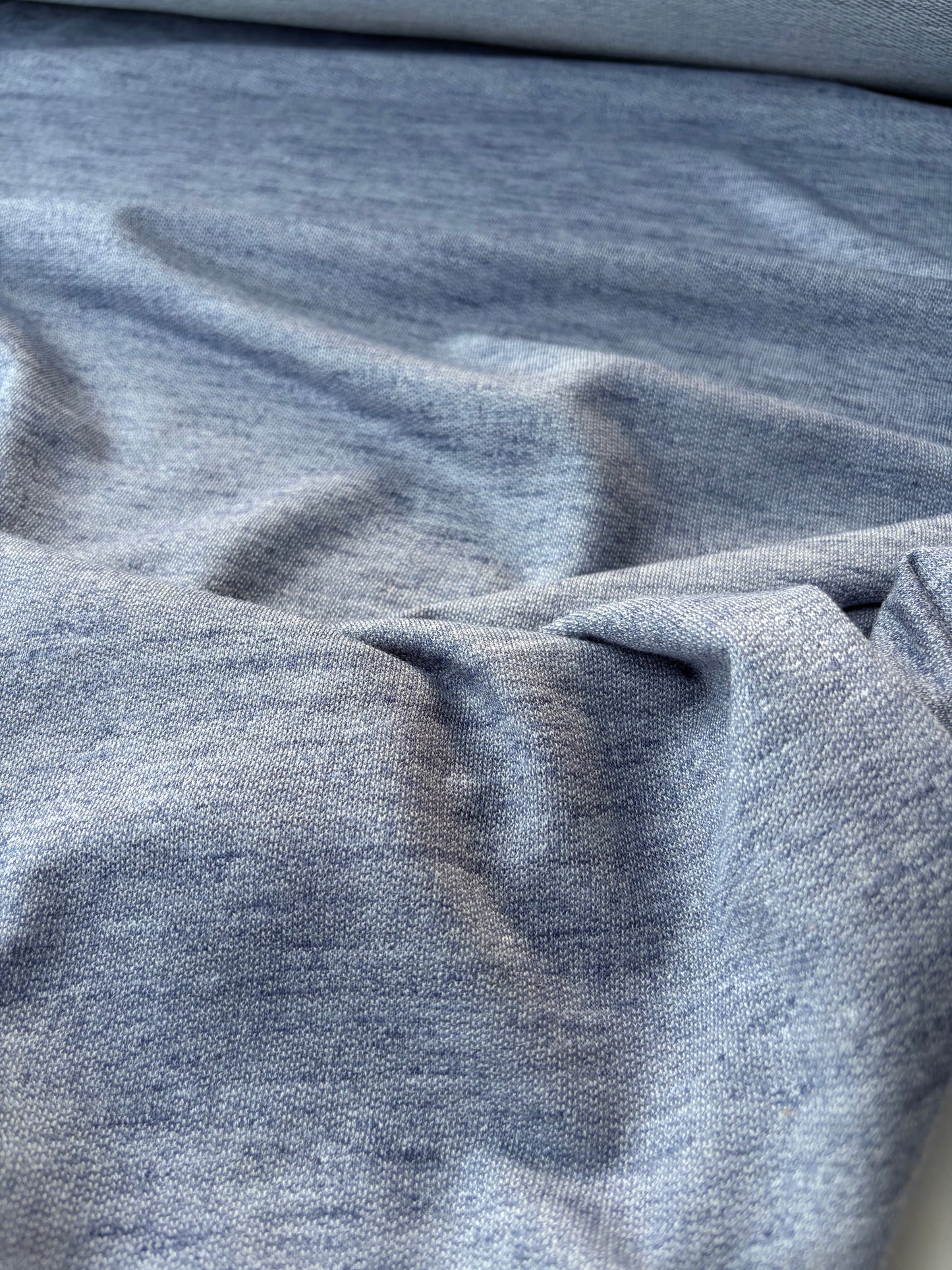 AMI 052 light jeans look jersey