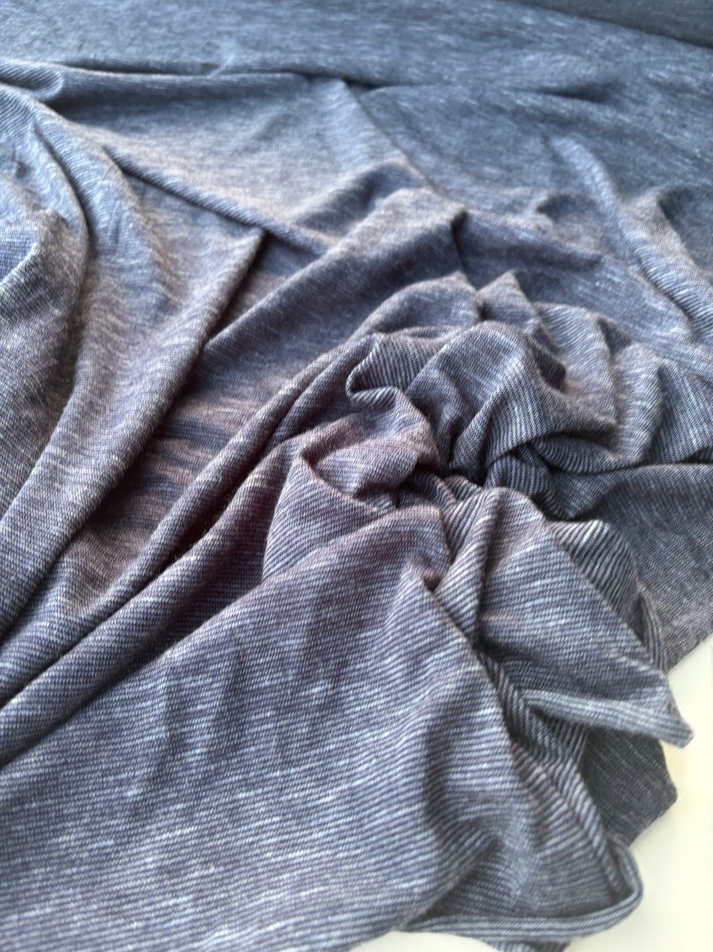 AMI 053 light jeans look jersey dark indigo