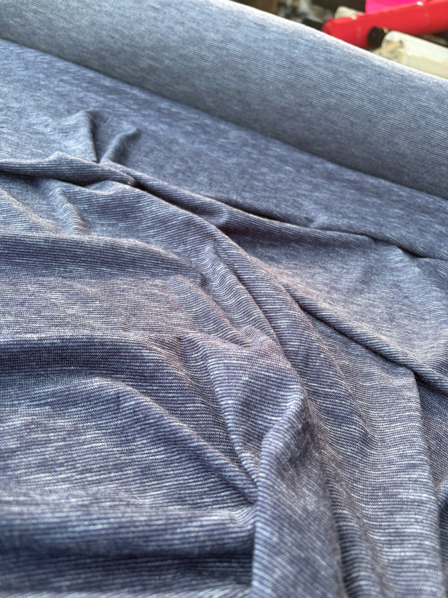 AMI 053 light jeans look jersey dark indigo