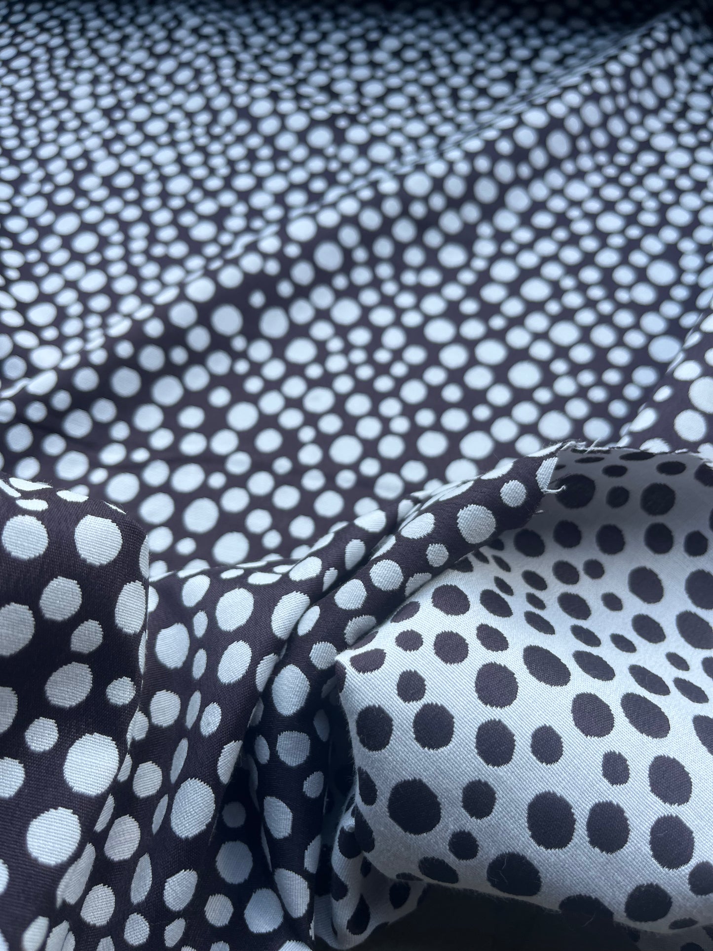 Jacques 002 cotton stretch jacquard black/white dots