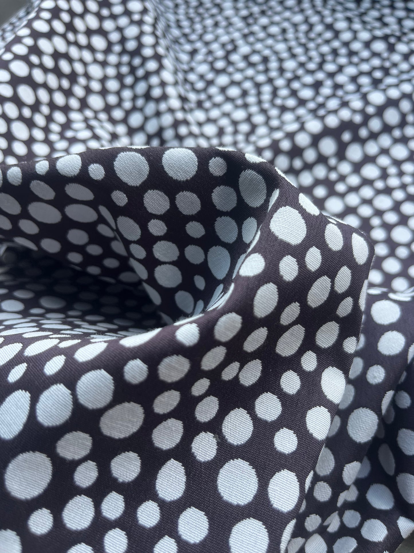 Jacques 002 cotton stretch jacquard black/white dots