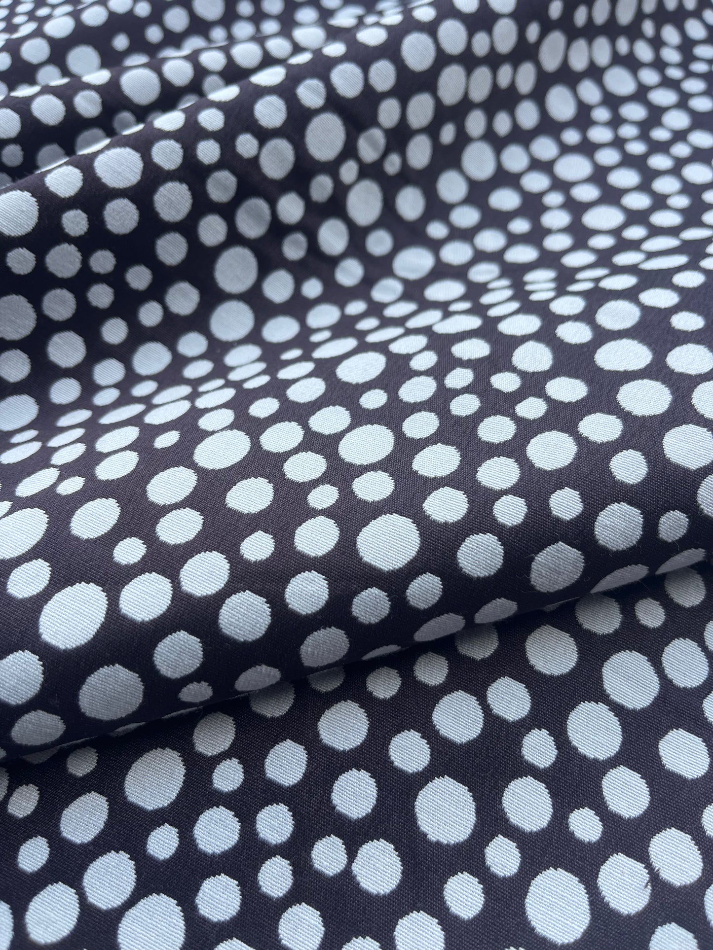Jacques 002 cotton stretch jacquard black/white dots