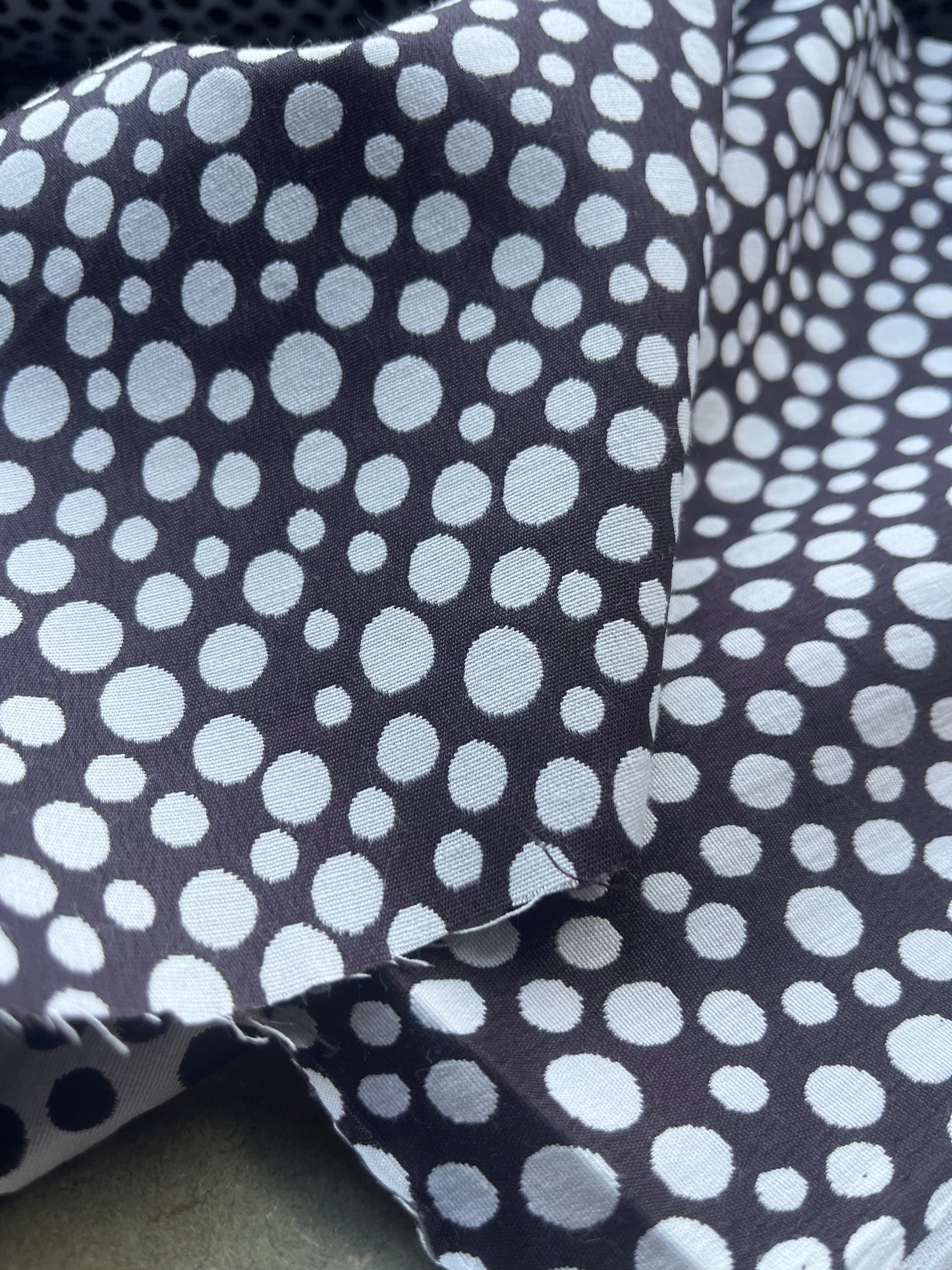 Jacques 002 cotton stretch jacquard black/white dots