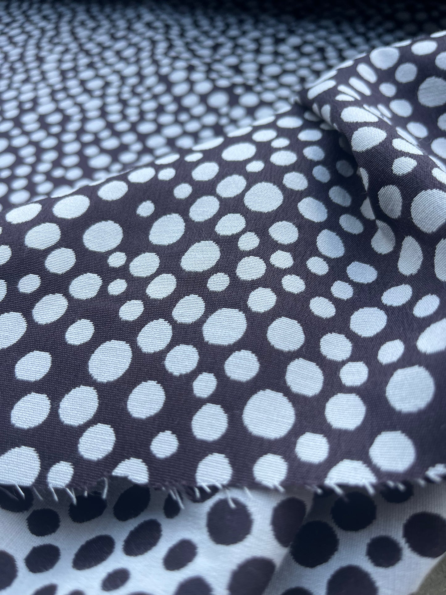 Jacques 002 cotton stretch jacquard black/white dots