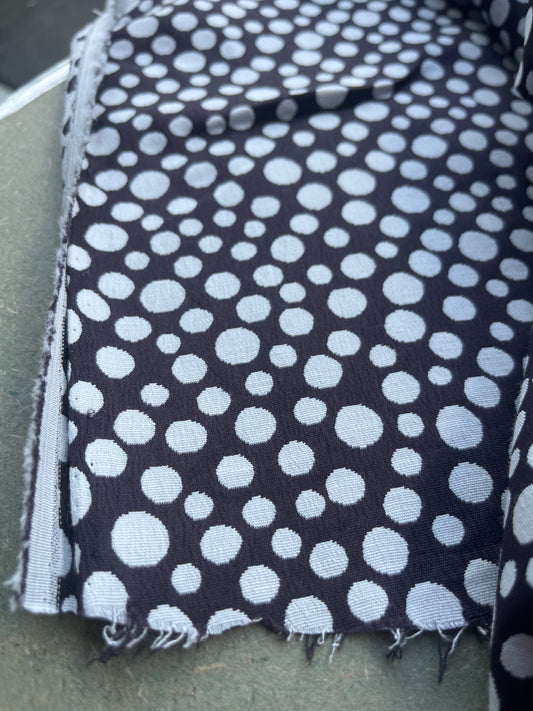 Jacques 002 cotton stretch jacquard black/white dots