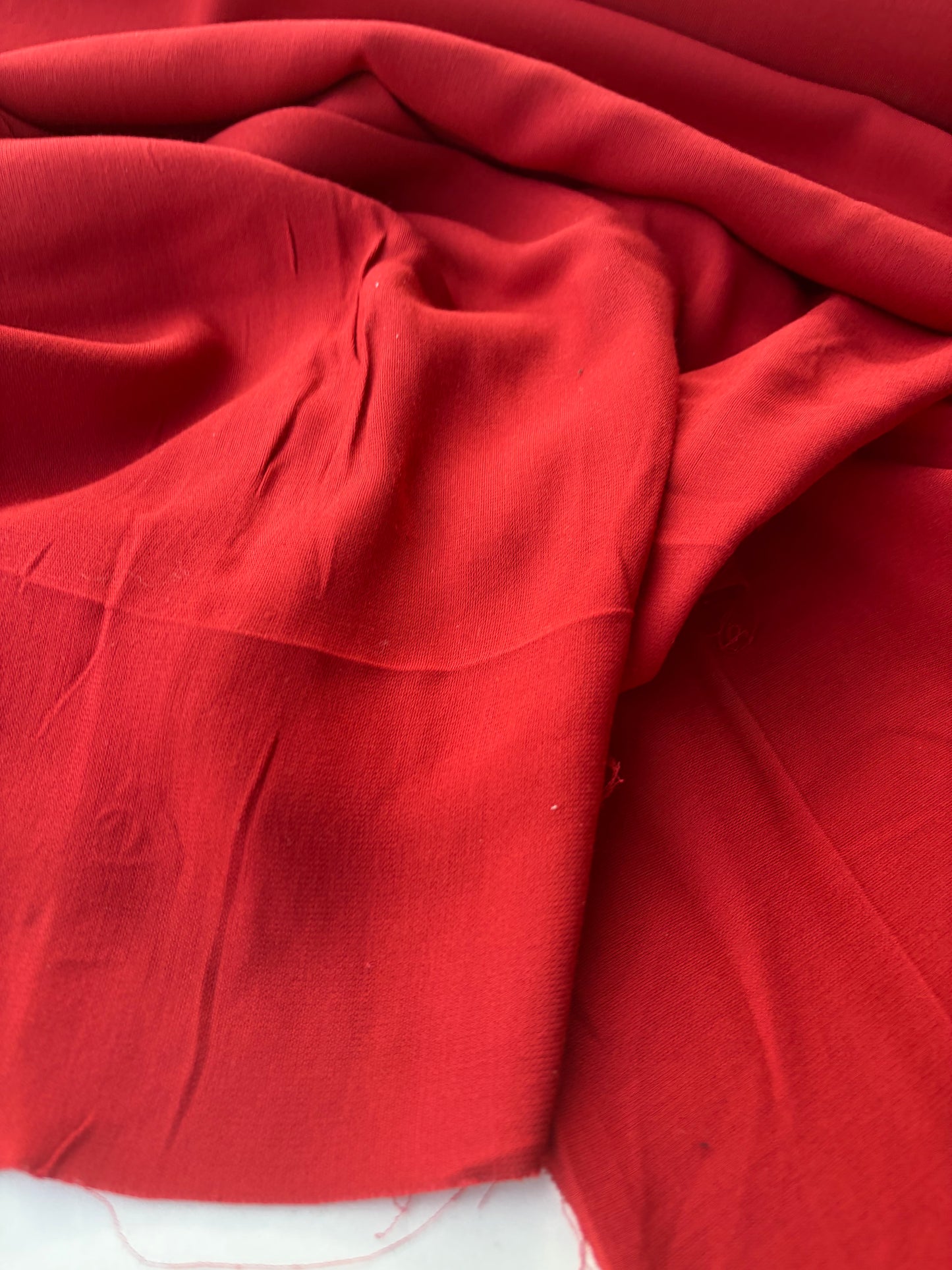 AMI 055 crêpe viscose red