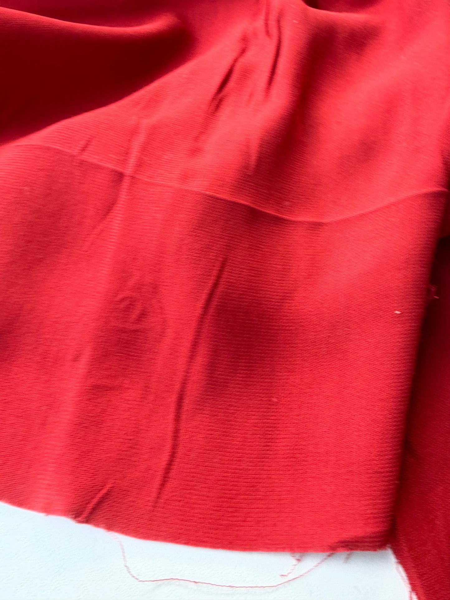 AMI 055 crêpe viscose red