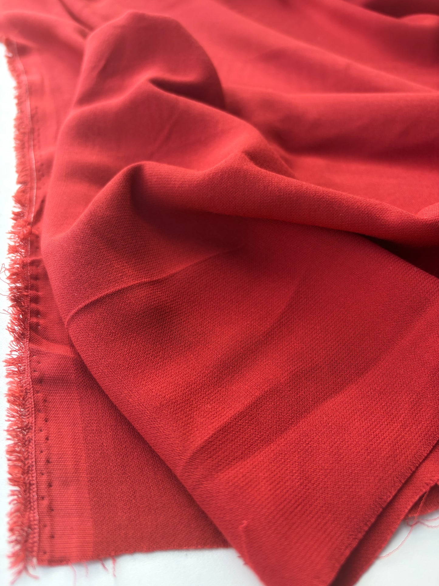 AMI 055 crêpe viscose red