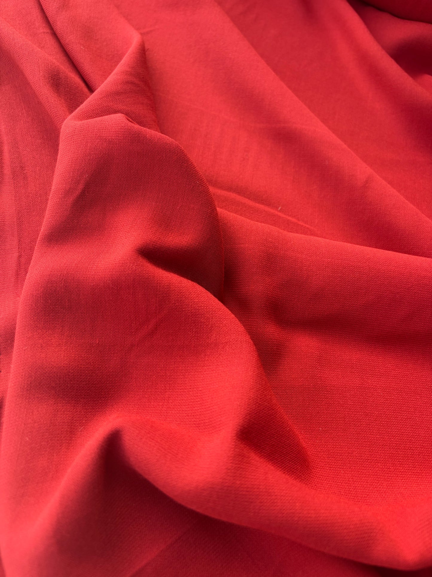 AMI 055 crêpe viscose red