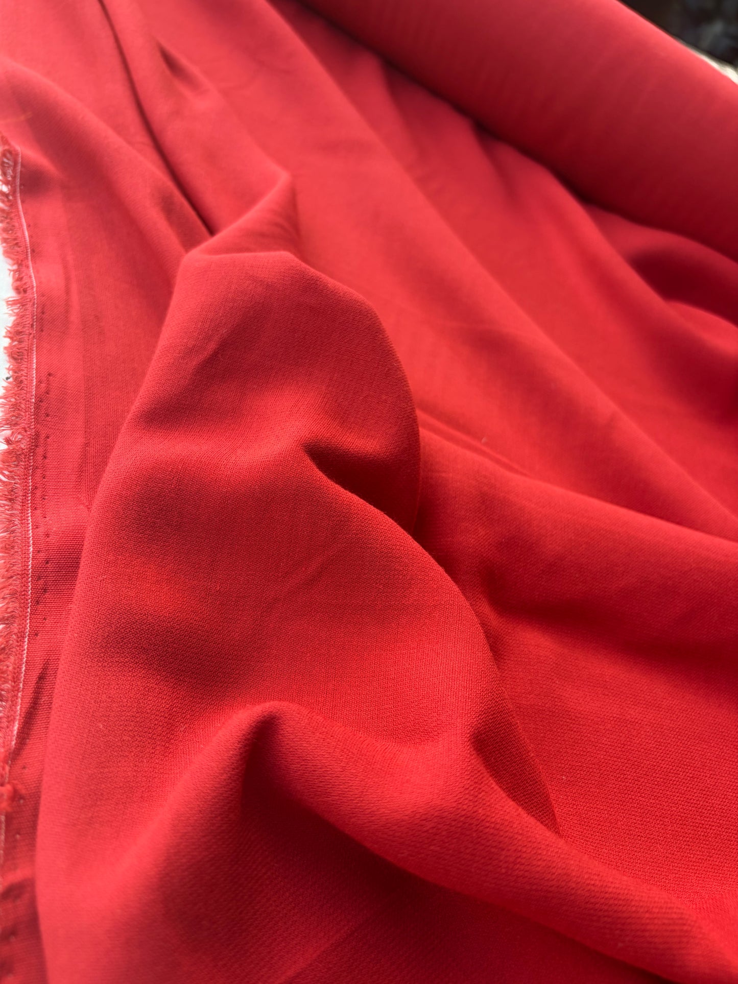 AMI 055 crêpe viscose red