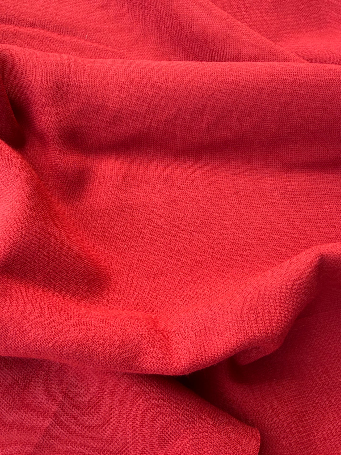 AMI 055 crêpe viscose red