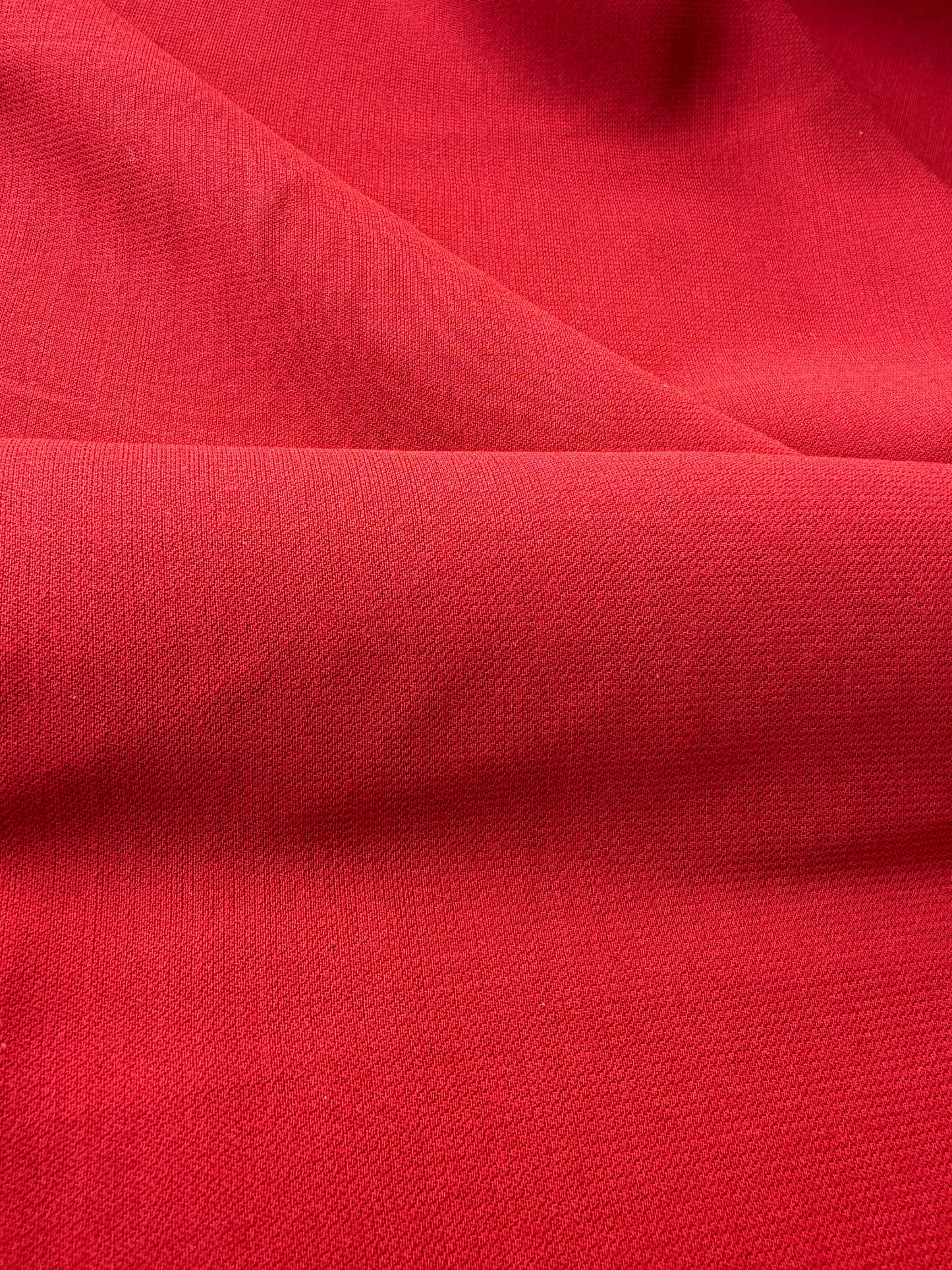 AMI 055 crêpe viscose red