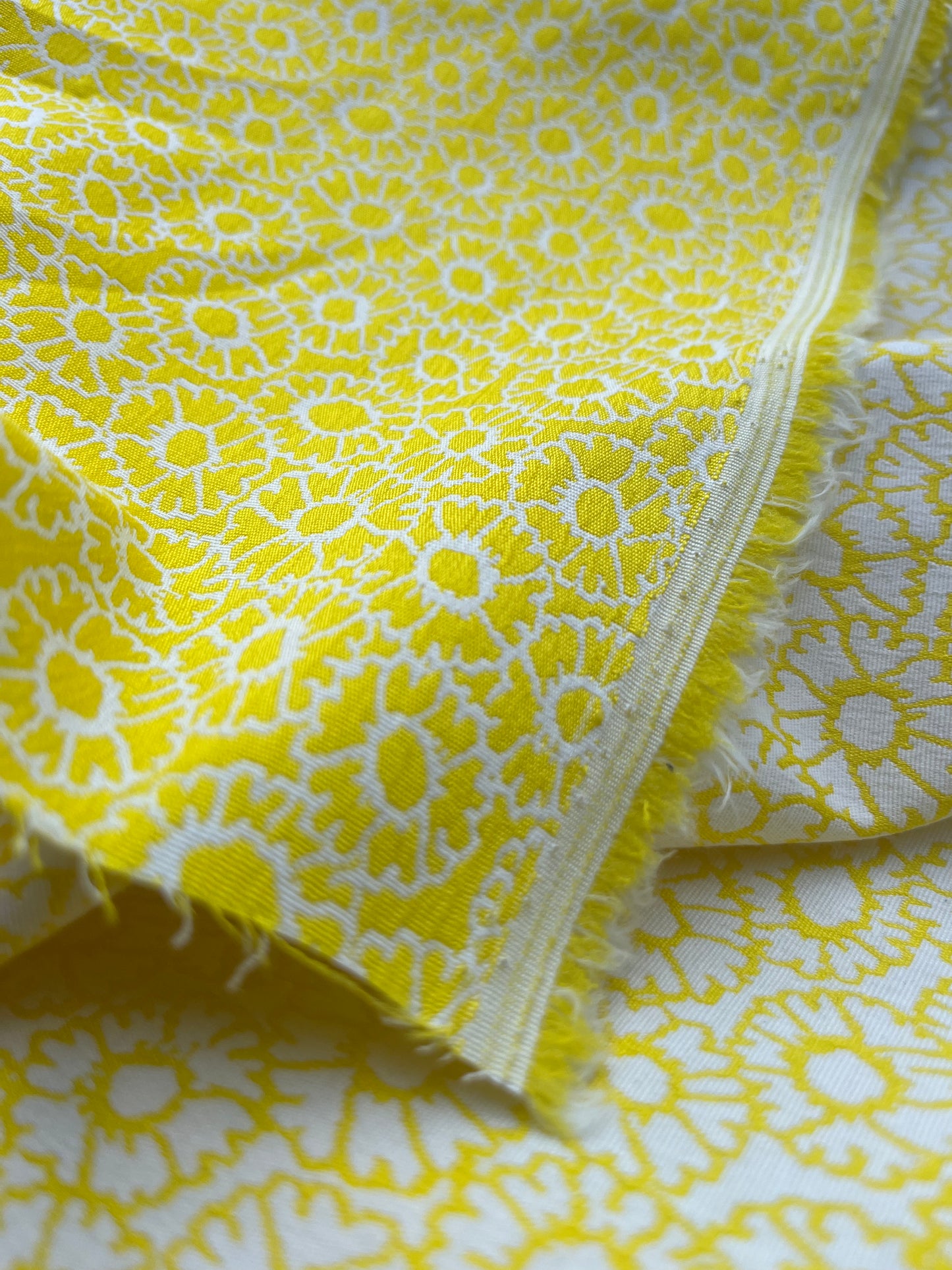 Jacques 007 cotton stretch jacquard yellow/white marguerites