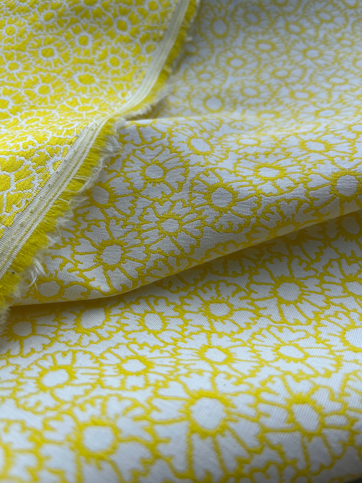 Jacques 007 cotton stretch jacquard yellow/white marguerites