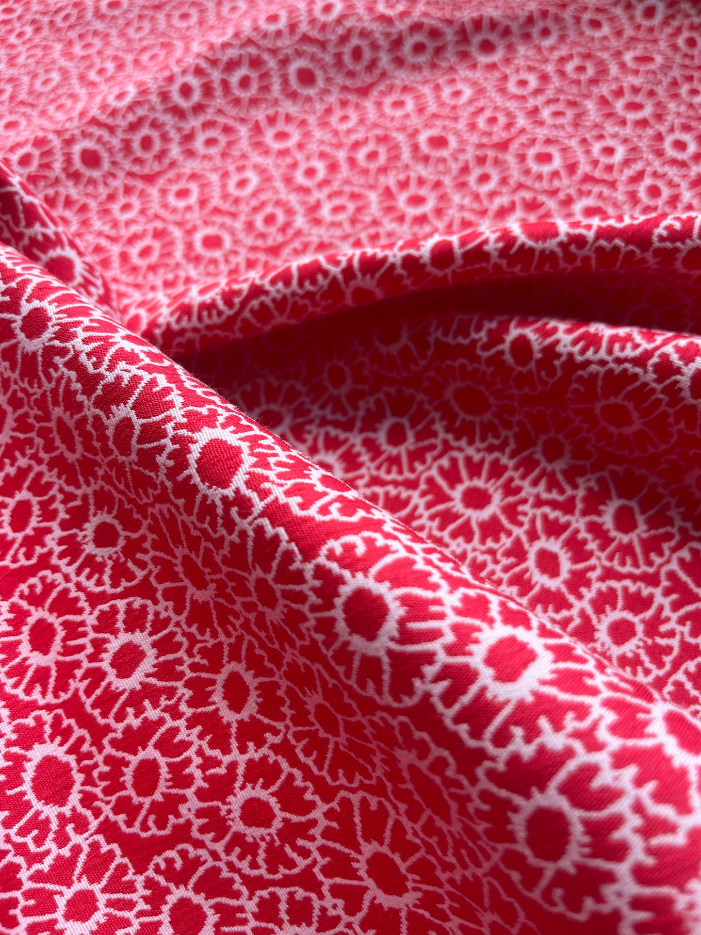 Jacques 008 cotton stretch jacquard red/white marguerites