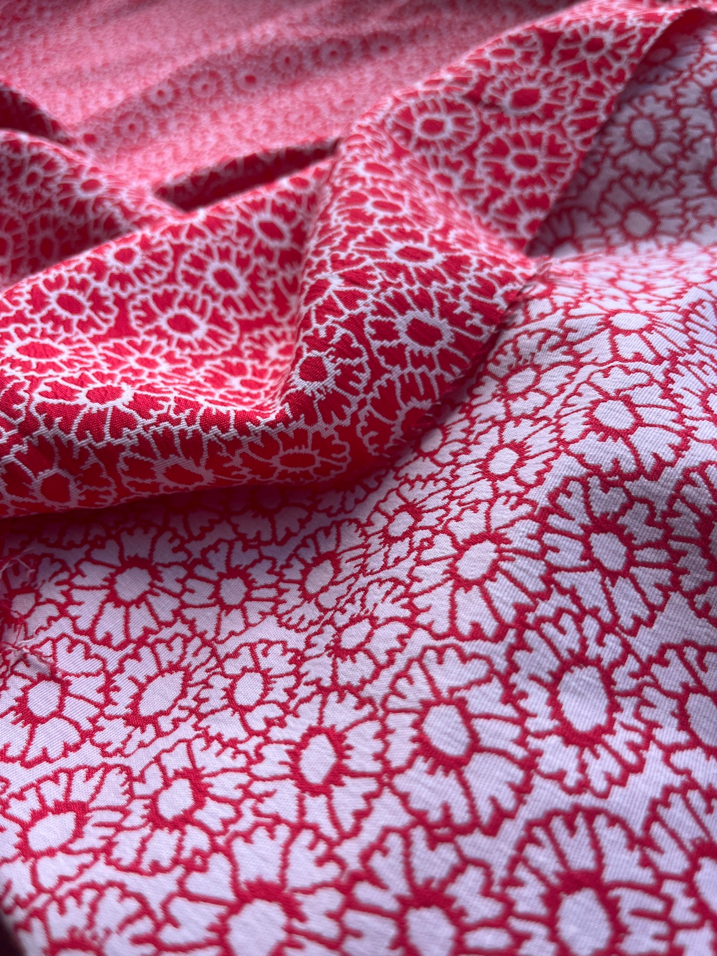Jacques 008 cotton stretch jacquard red/white marguerites