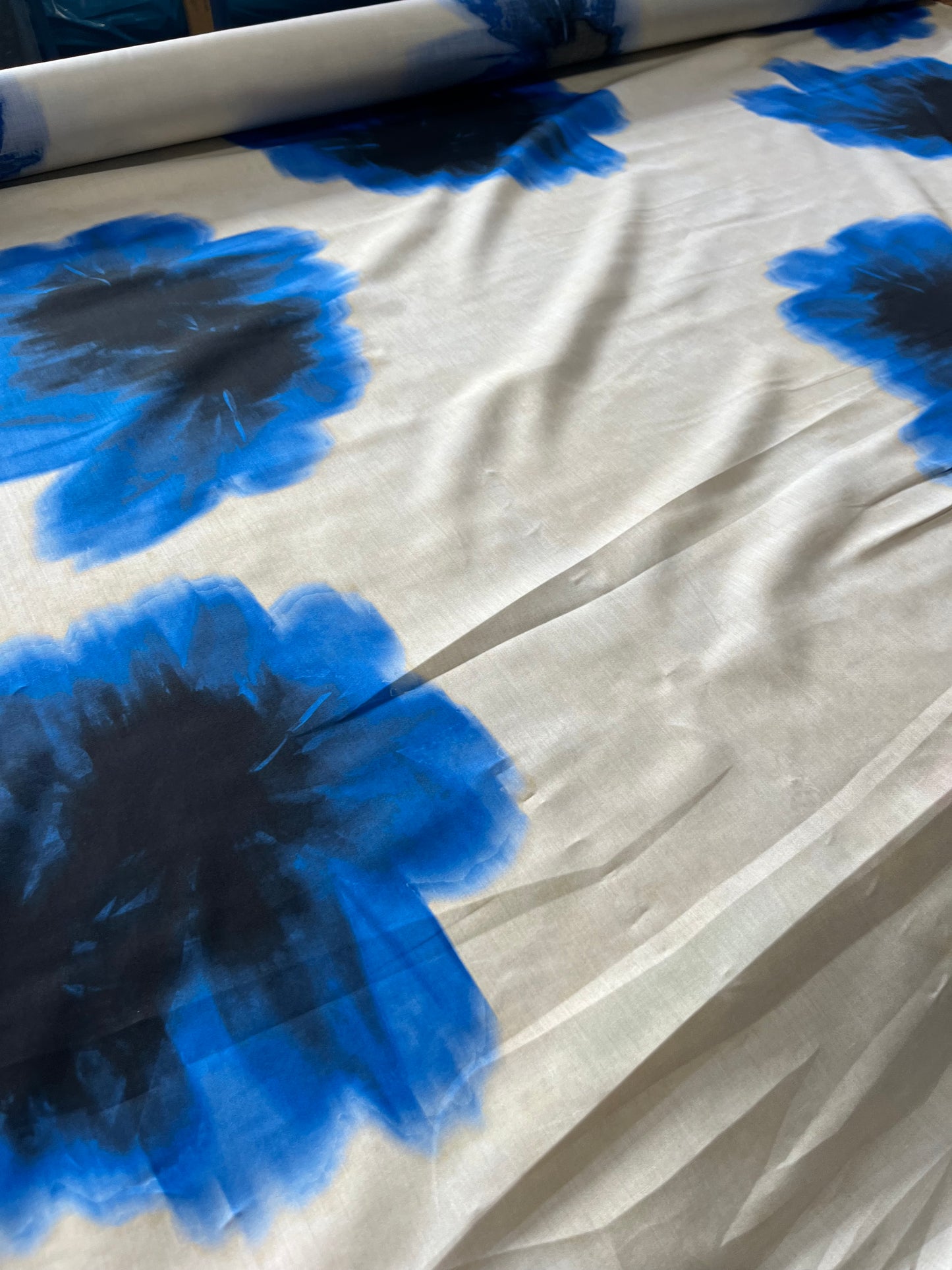 C02 MARCO 105 cotton voile blue flowers