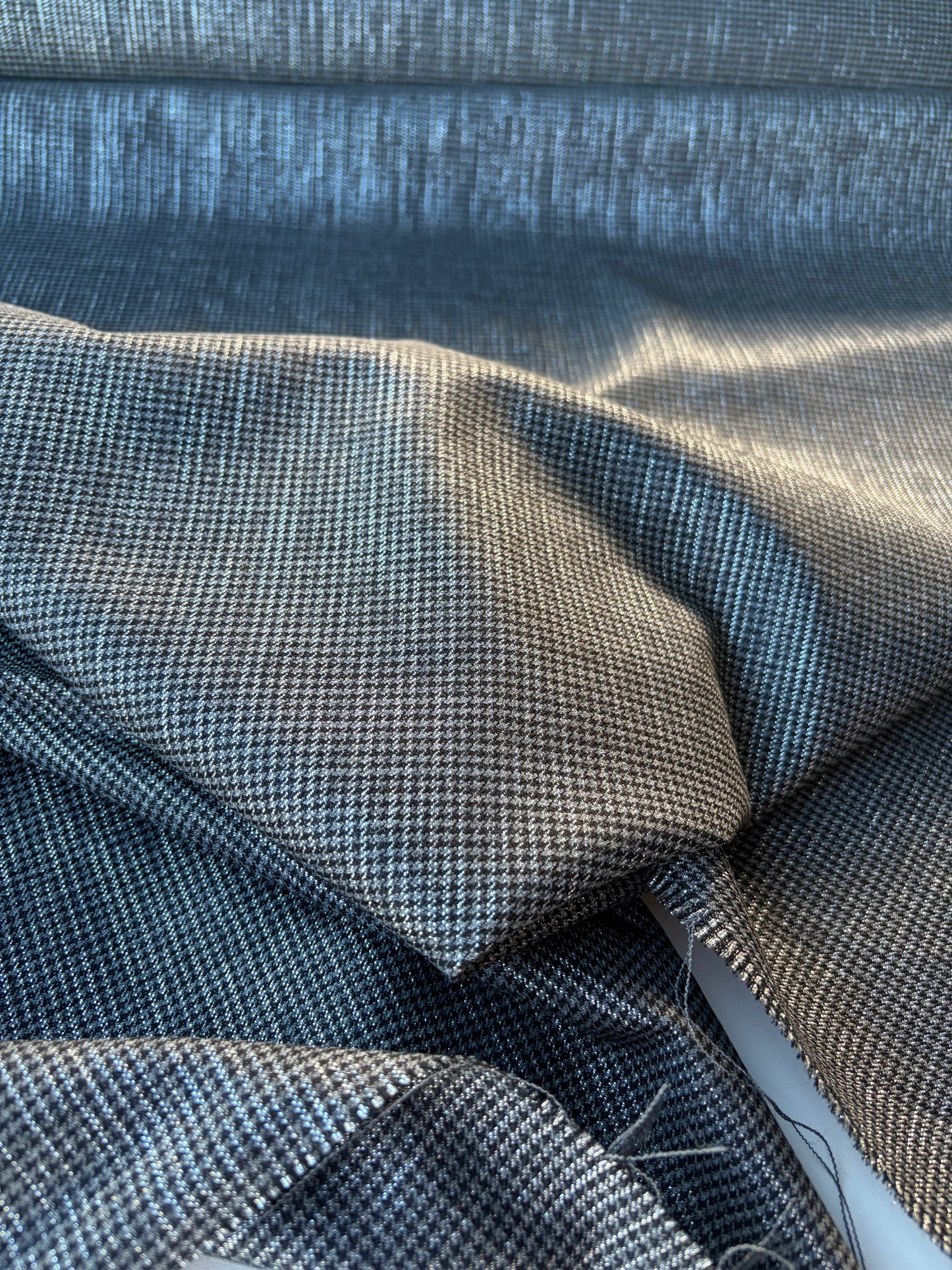LORO 016 black/grey shiny pied de poule wool stretch