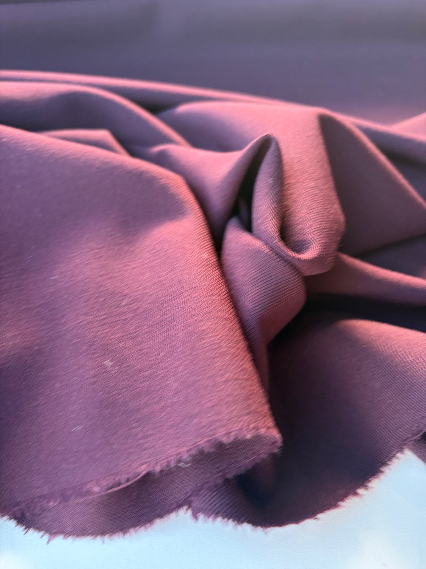 LORO 017 aubergine twill wool bi-stretch