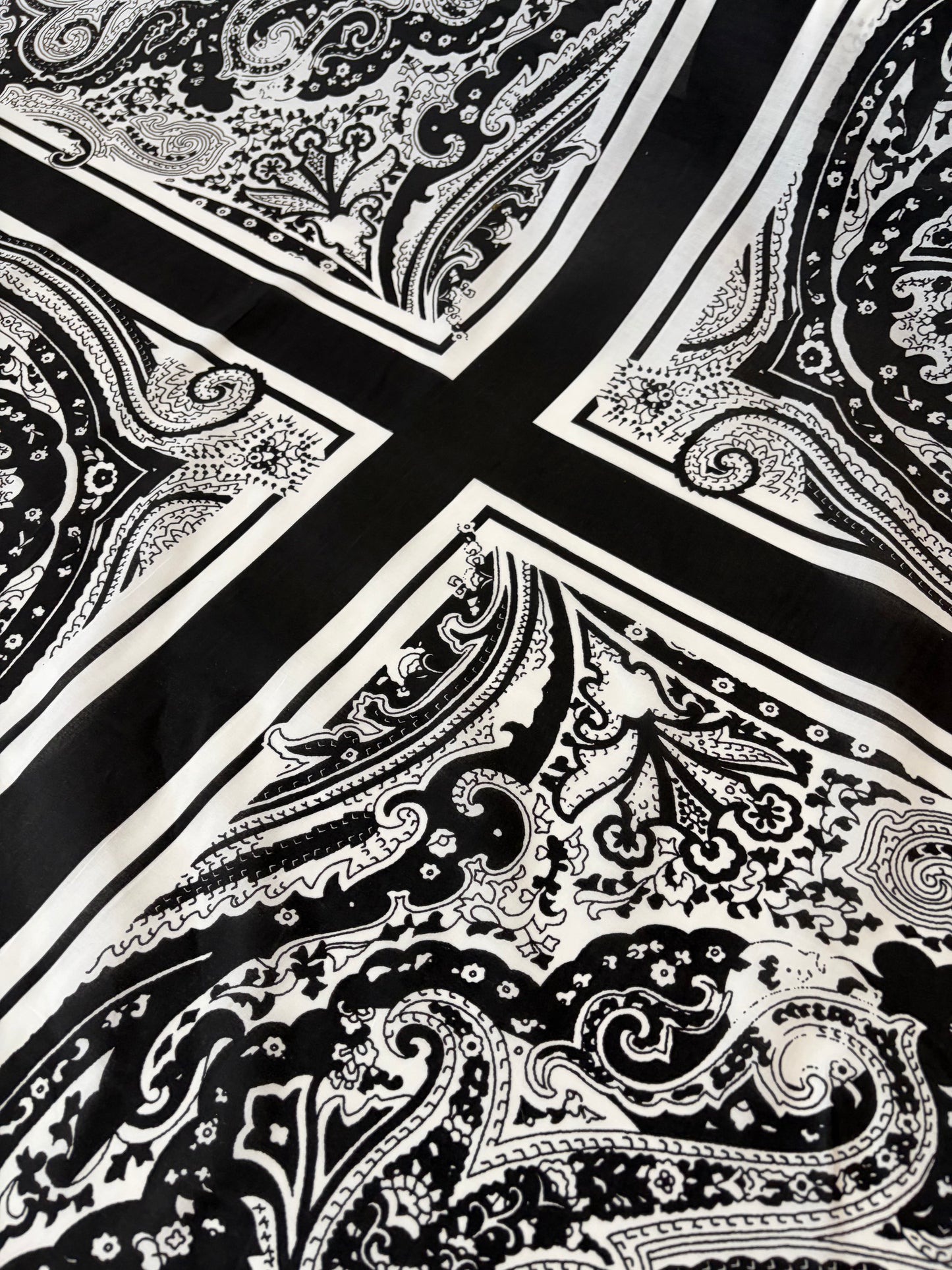 FREDO 010 cotton poplin foulard print