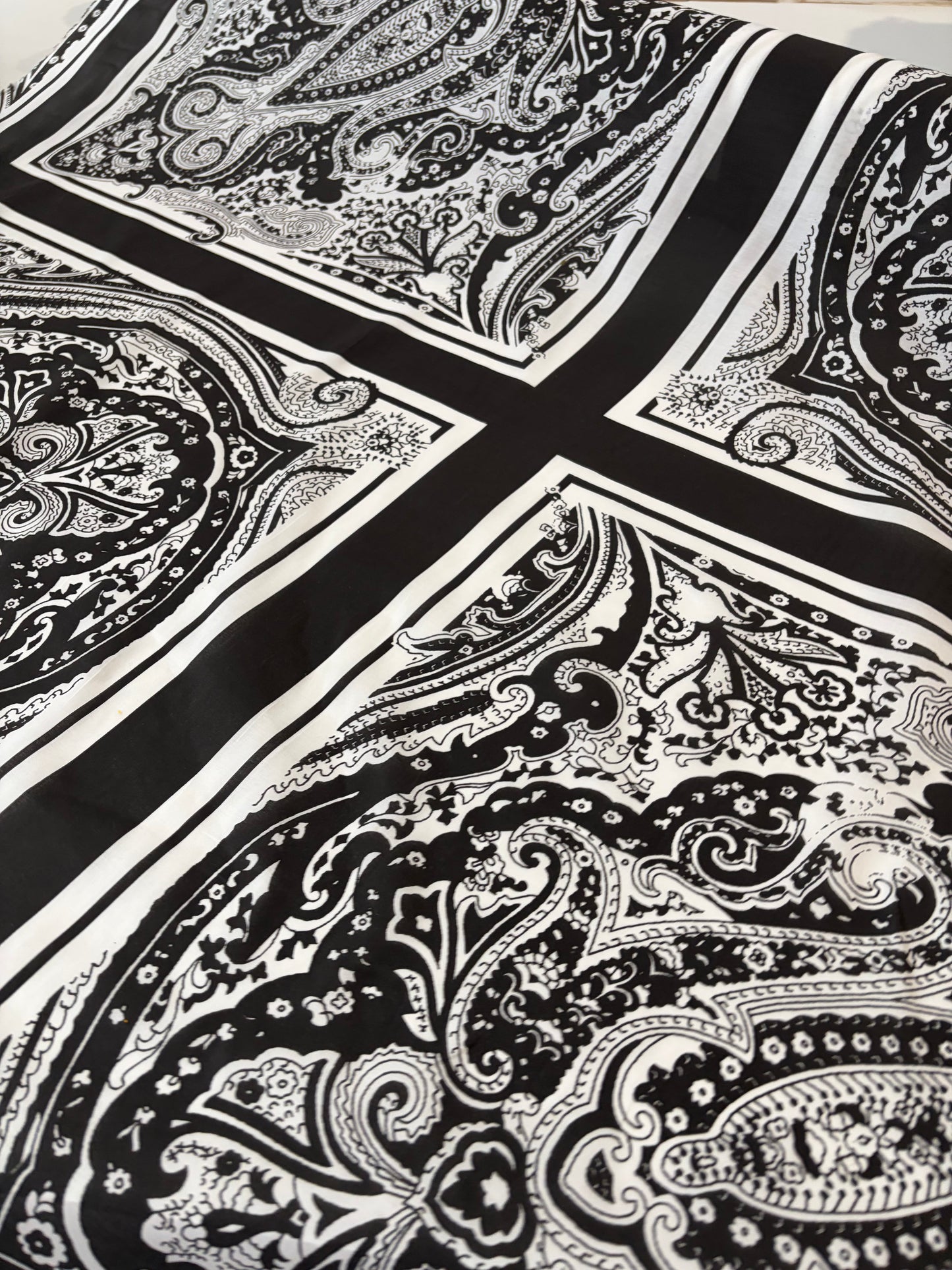 FREDO 010 cotton poplin foulard print