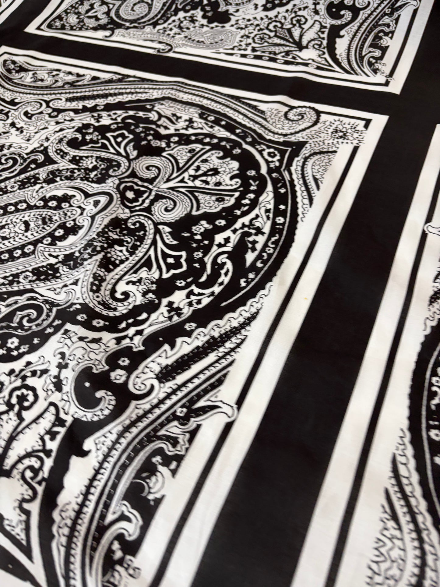 FREDO 010 cotton poplin foulard print