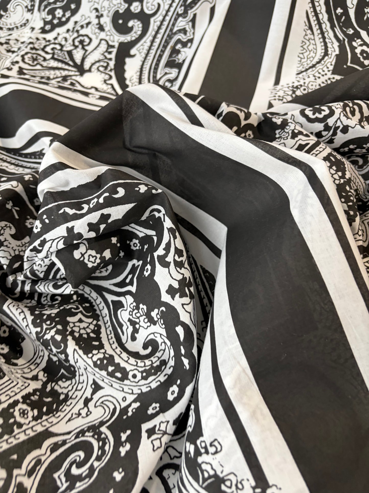 FREDO 010 cotton poplin foulard print