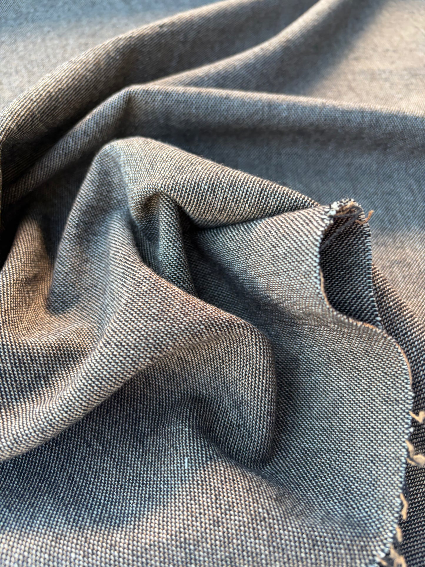 LORO 021 camel/black Donegal tweed wool