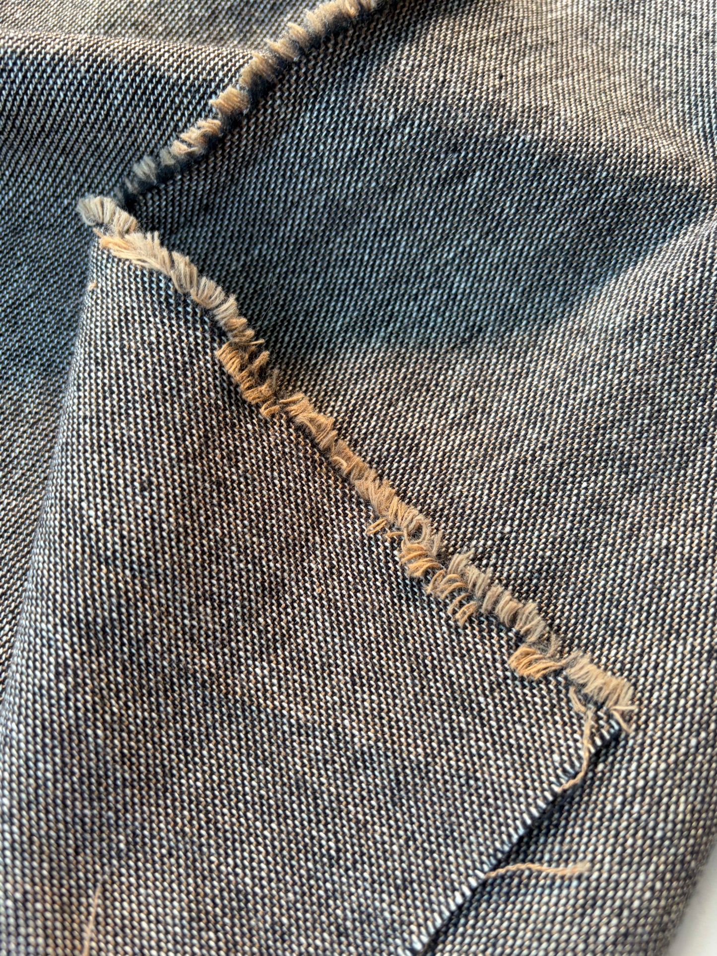 LORO 021 camel/black Donegal tweed wool