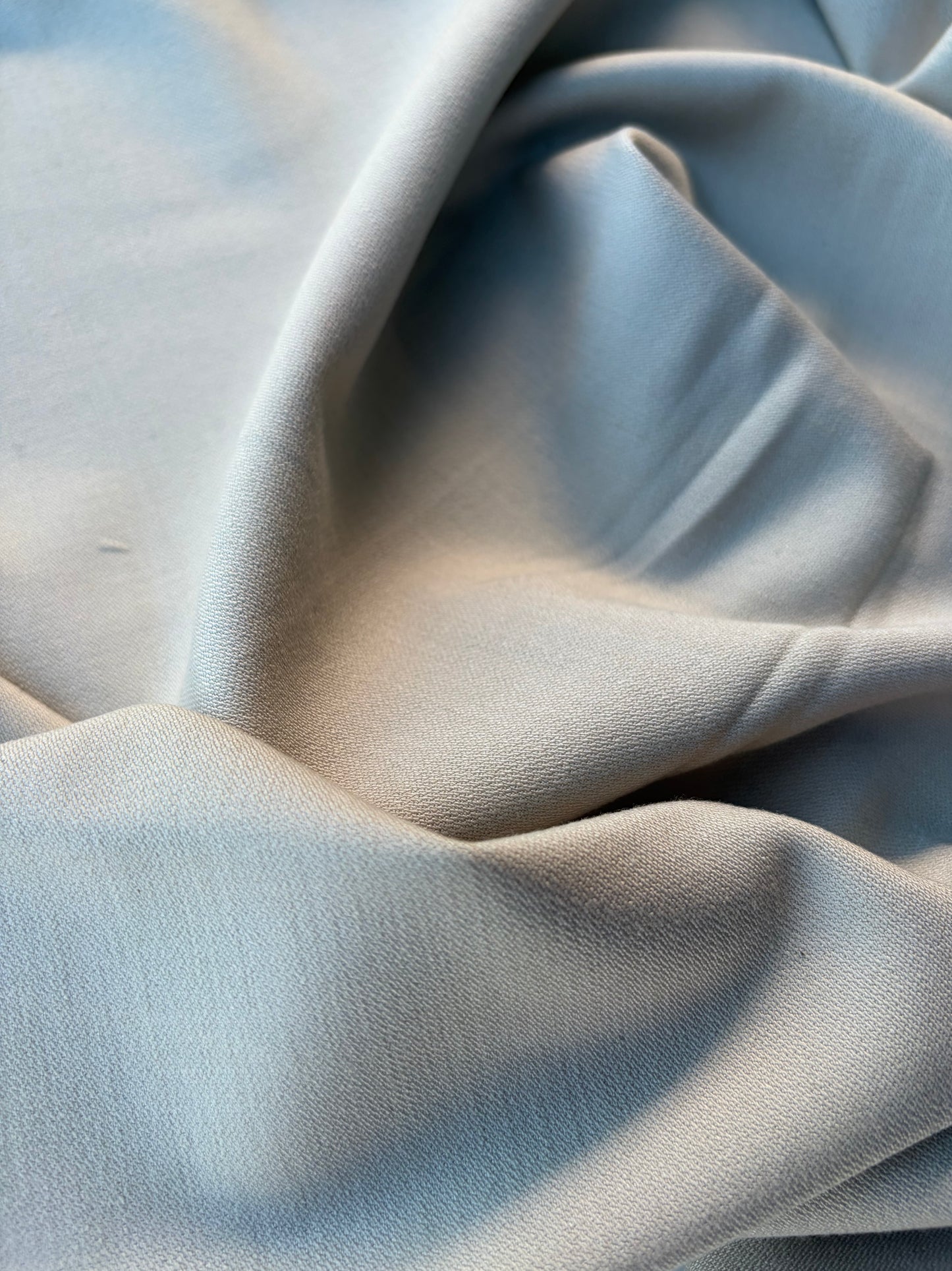 LORO 022 cream coloured wool crêpe bi-stretch
