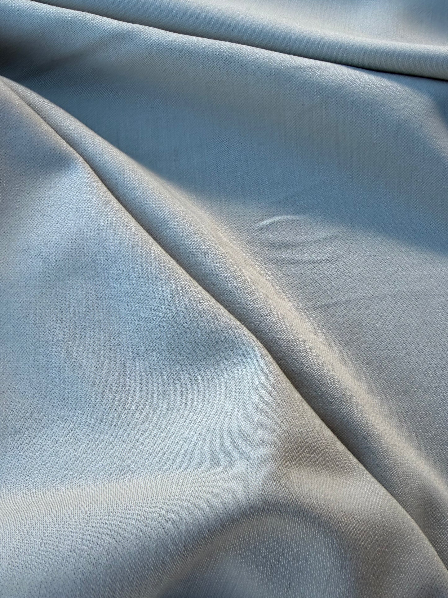 LORO 022 cream coloured wool crêpe bi-stretch
