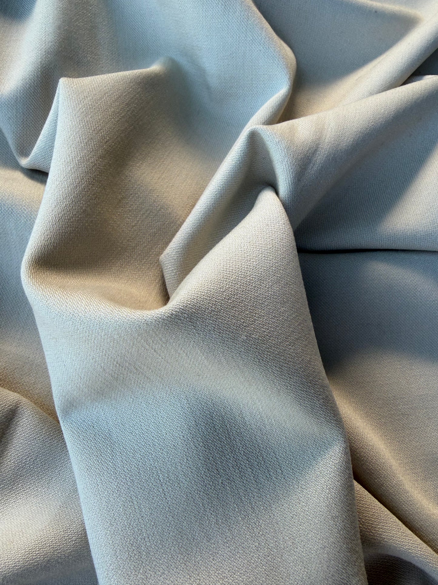 LORO 022 cream coloured wool crêpe bi-stretch