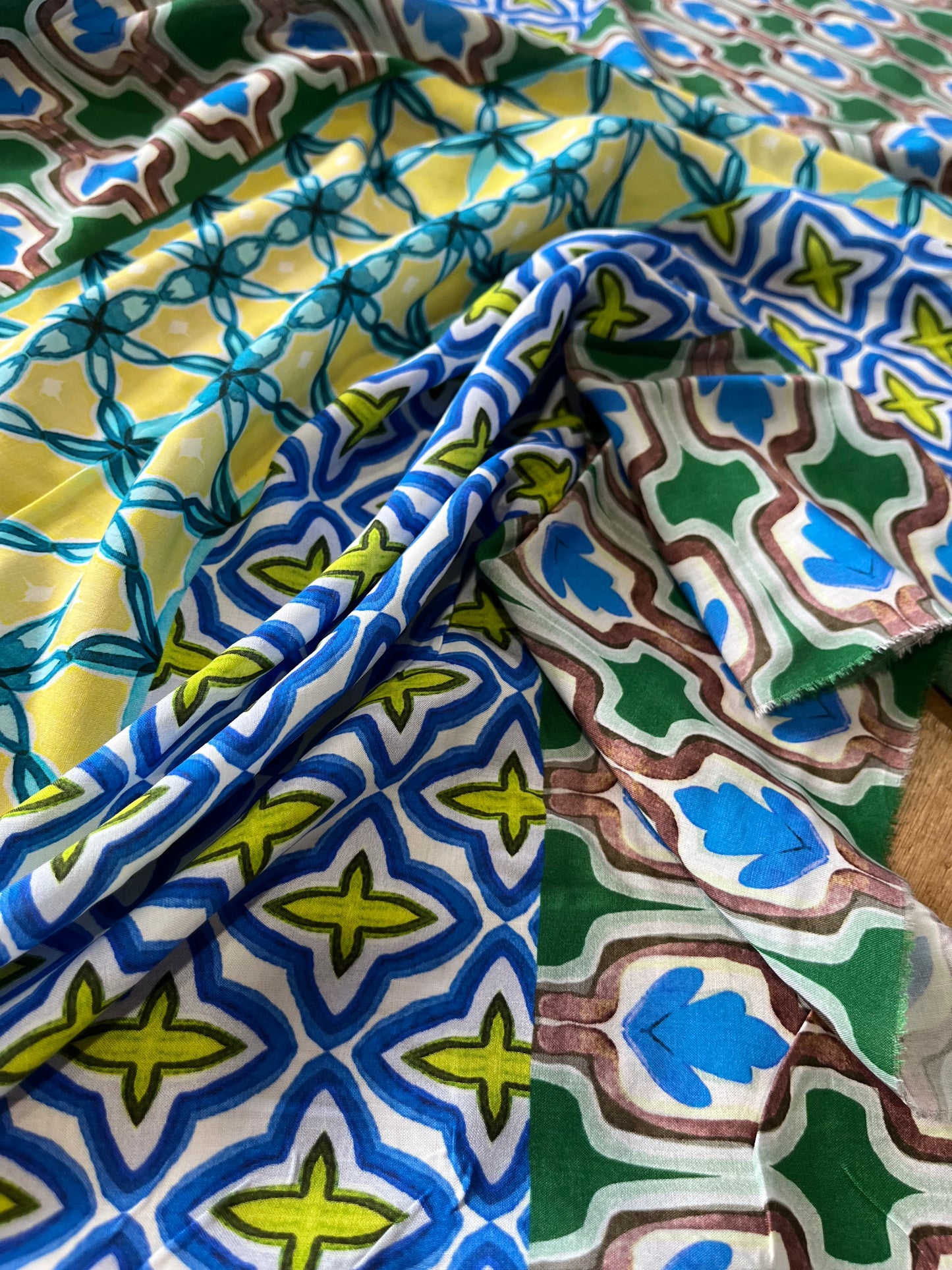 D02 marco 140 viscose with ethnical design green