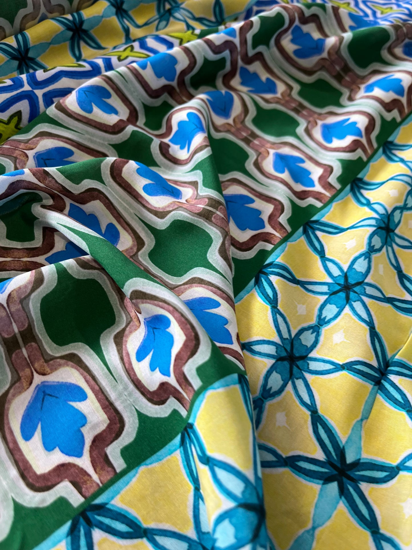 D02 marco 140 viscose with ethnical design green