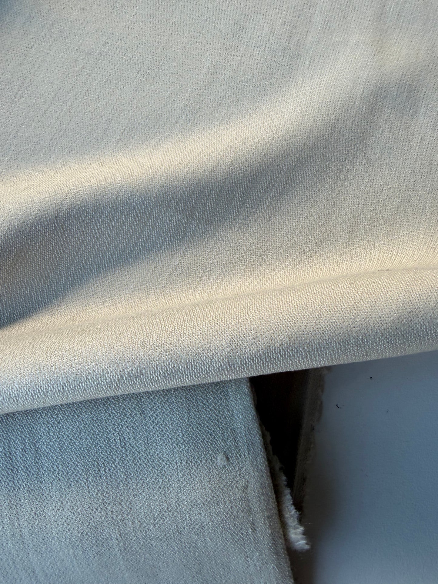 LORO 022 cream coloured wool crêpe bi-stretch