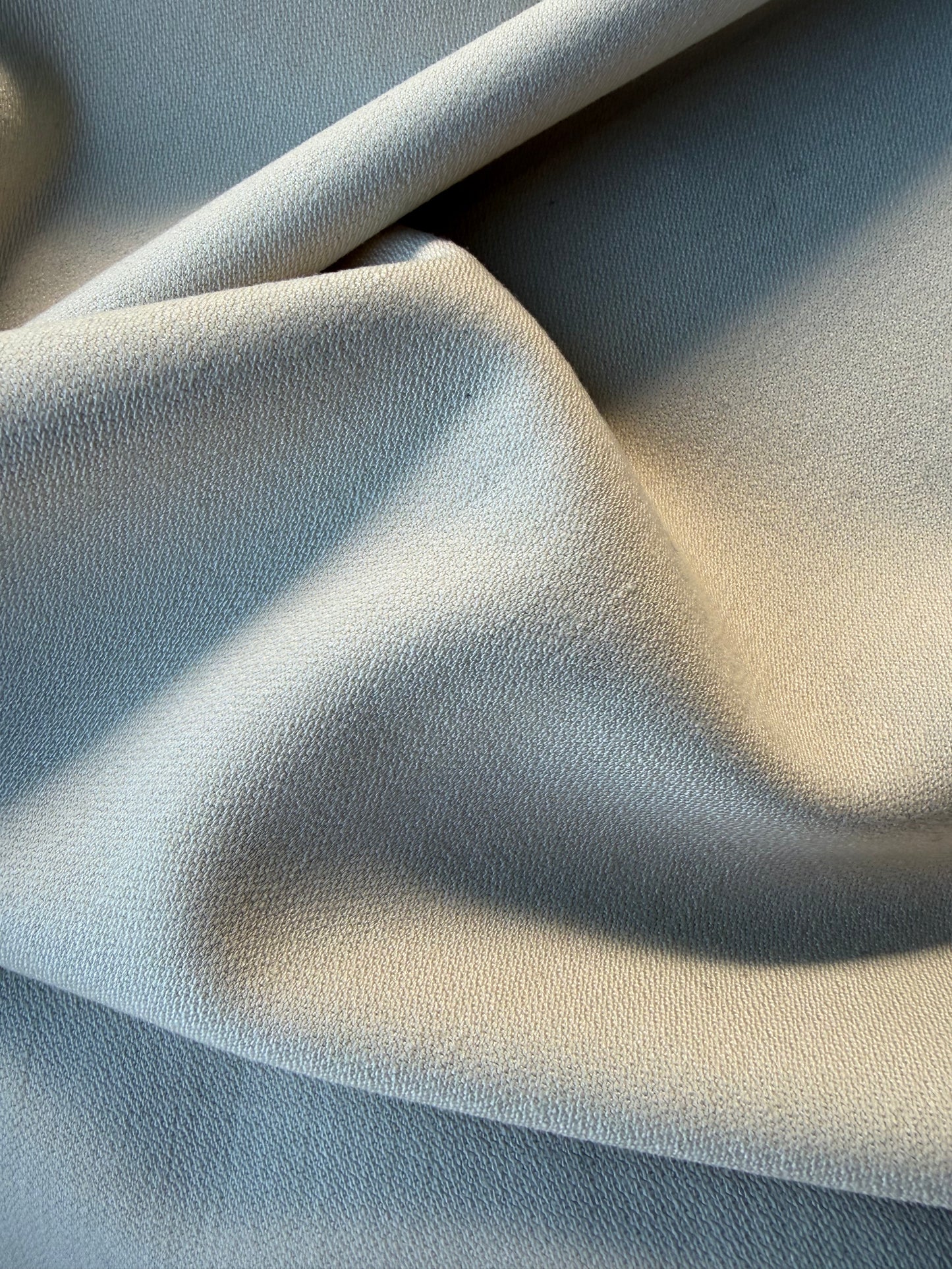 LORO 022 cream coloured wool crêpe bi-stretch