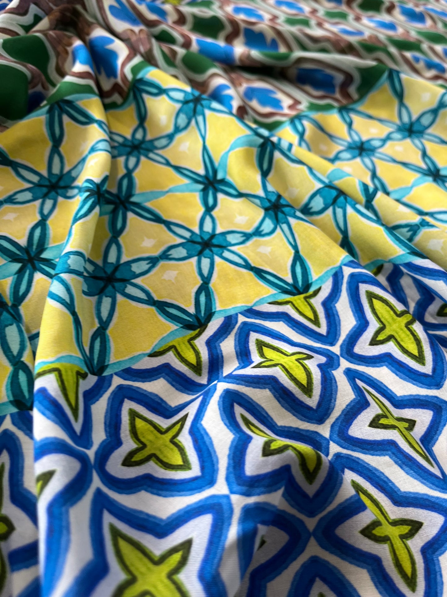 D02 marco 140 viscose with ethnical design green