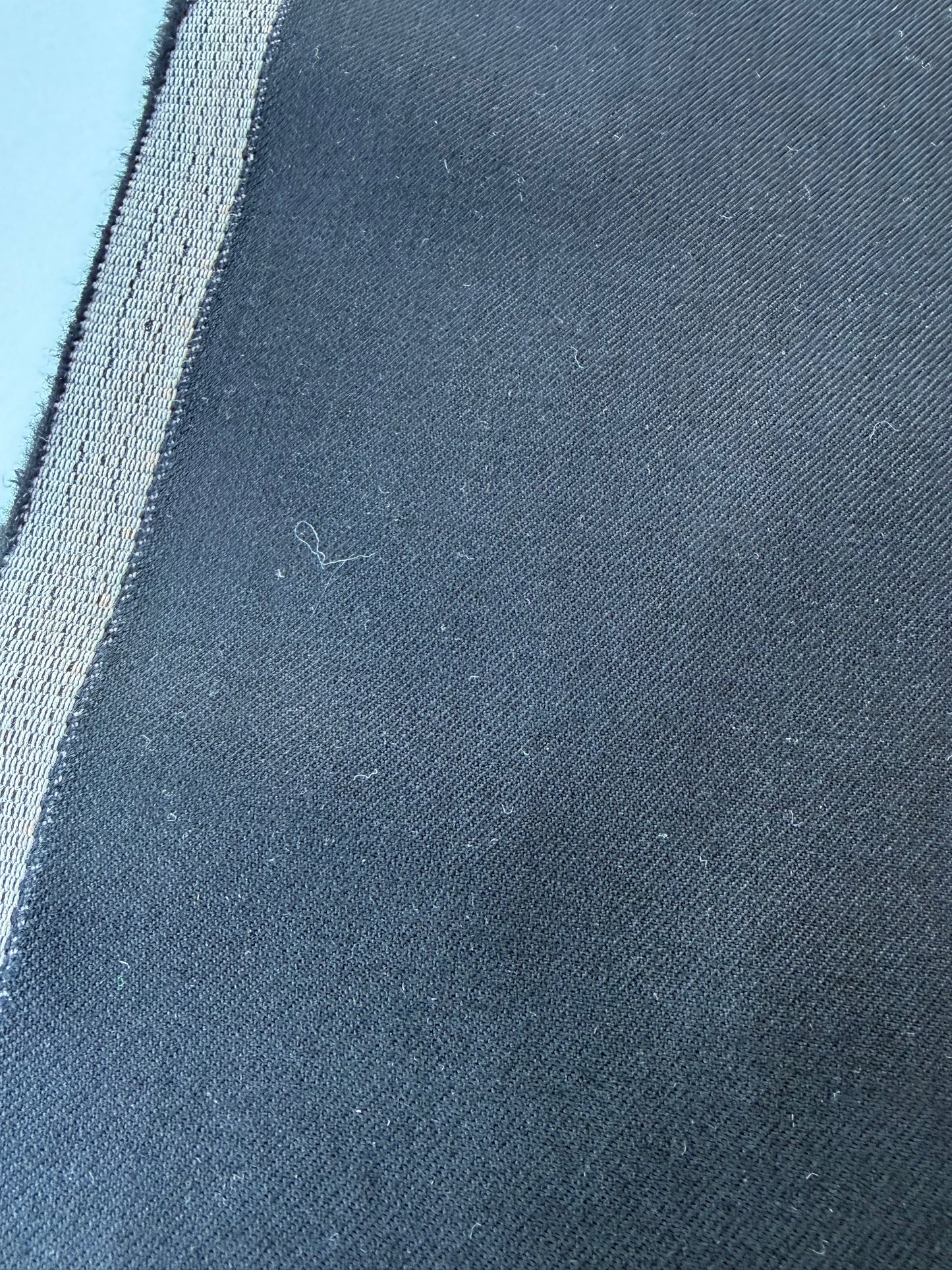 LORO 024 black twill wool stretch