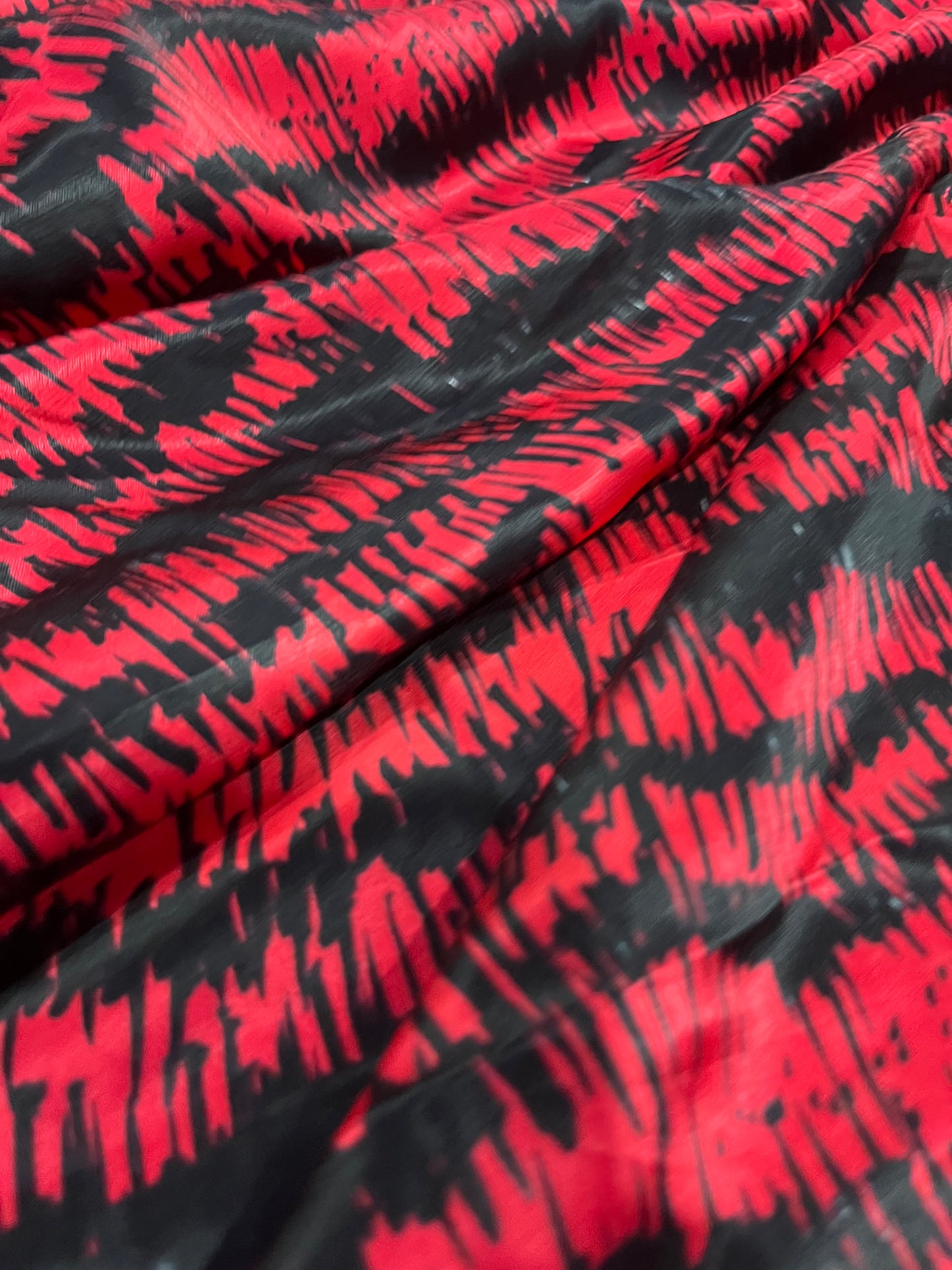 D02 Heim 009 viscose satin tribal framboise