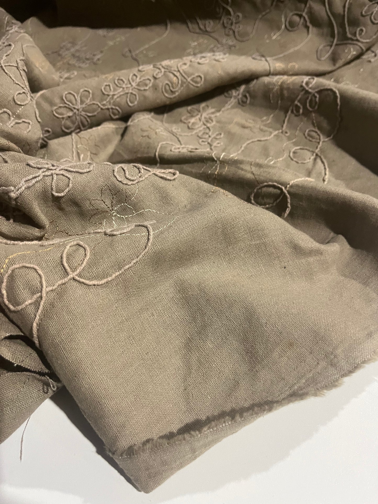 KEIRA 042 linen with all over embroidery mokka