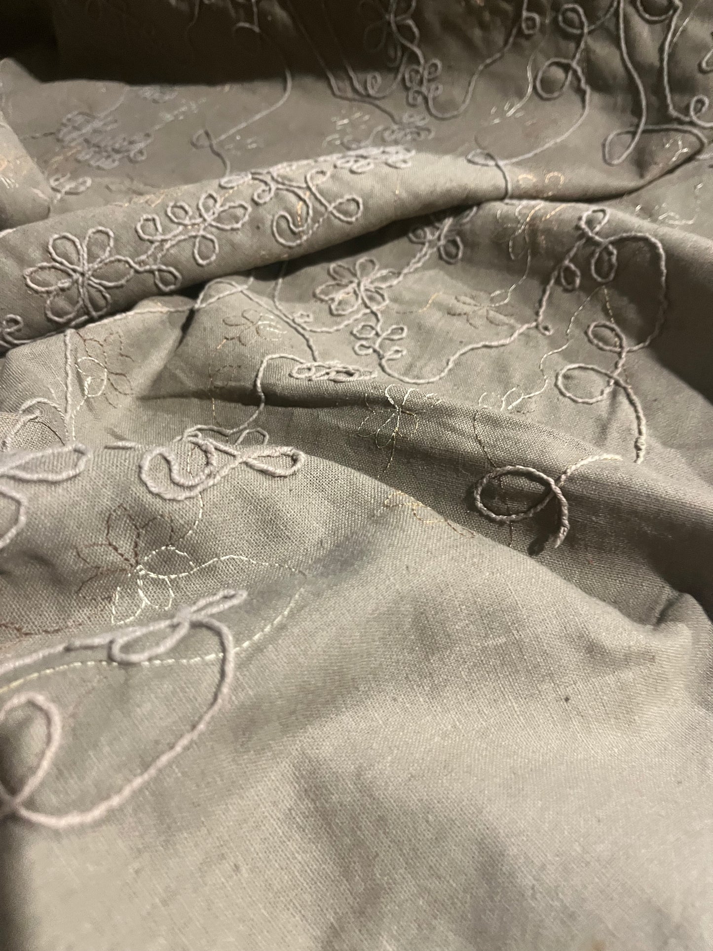 KEIRA 042 linen with all over embroidery mokka