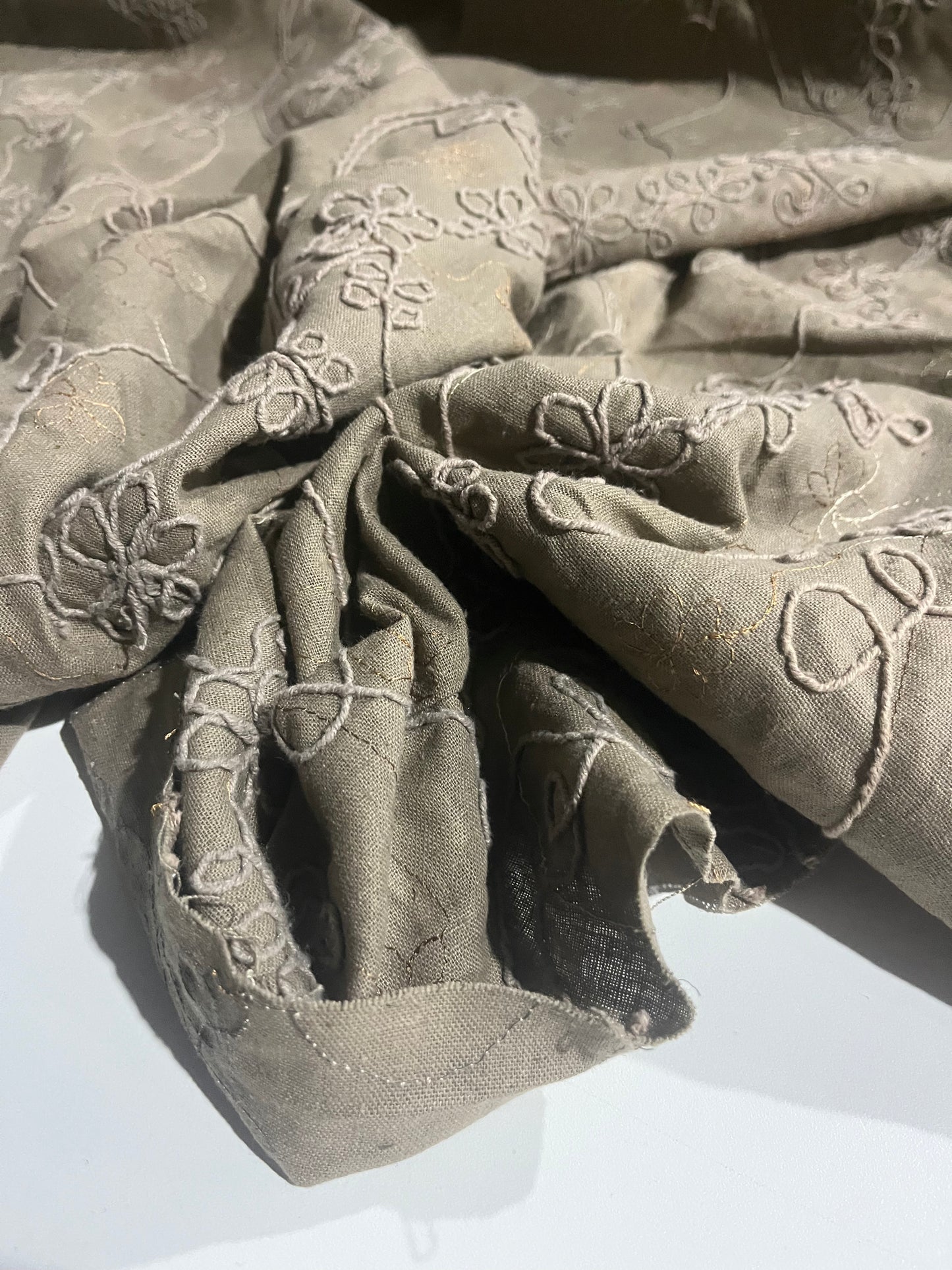 KEIRA 042 linen with all over embroidery mokka