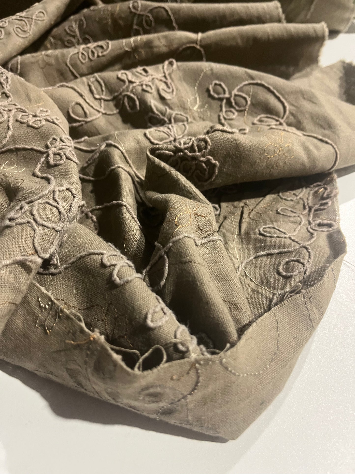 KEIRA 042 linen with all over embroidery mokka