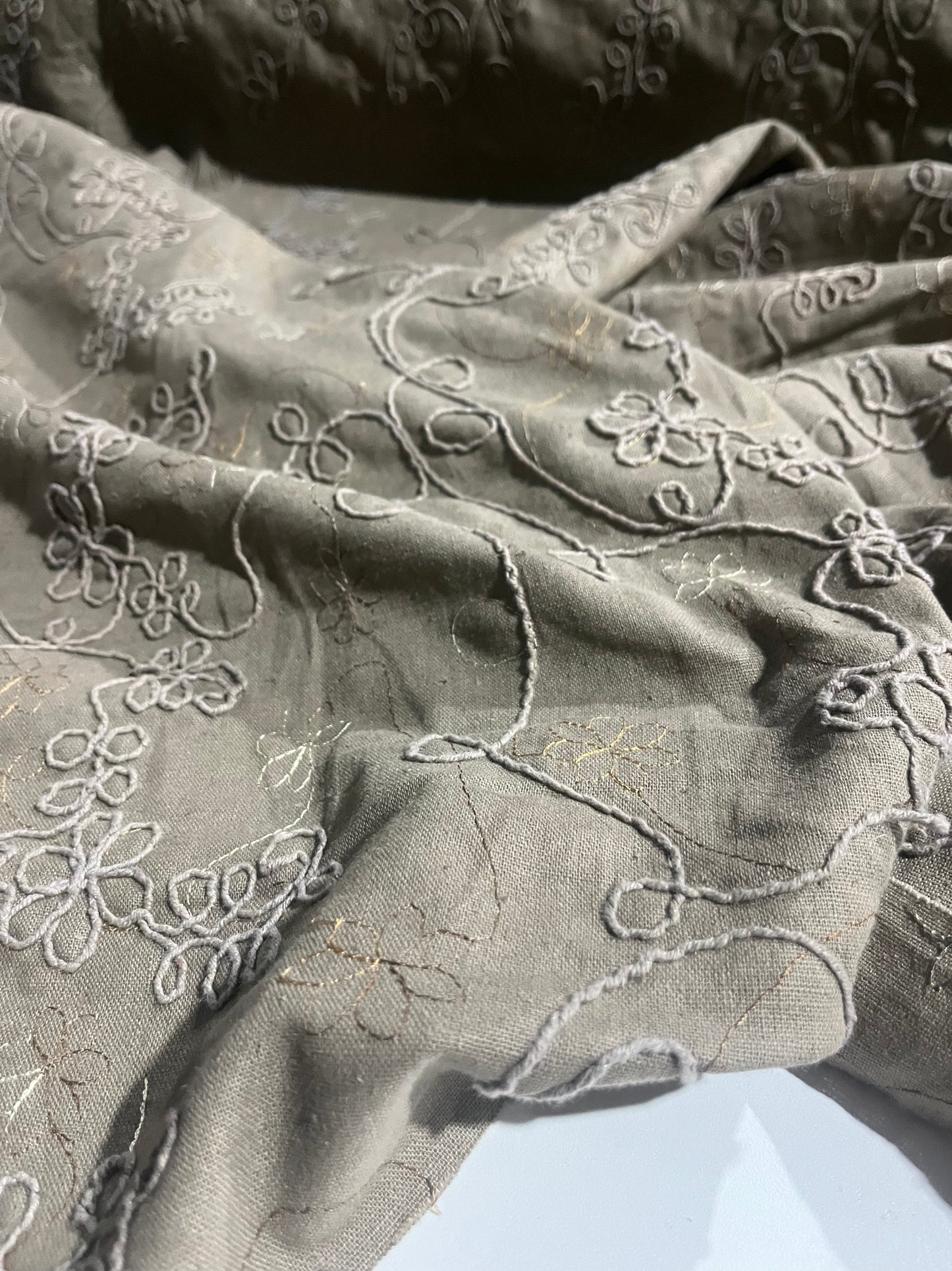 KEIRA 042 linen with all over embroidery mokka