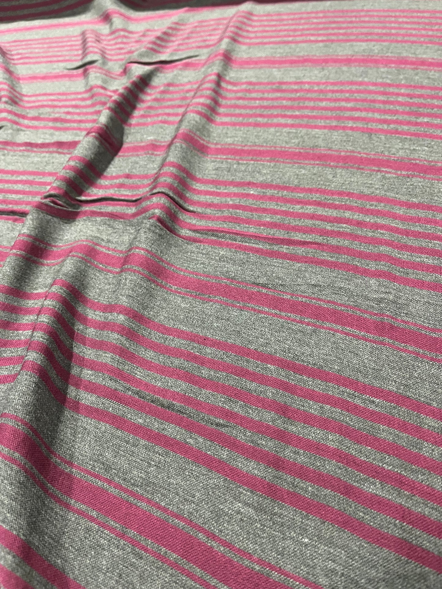 H01 Twill stripes grey/fuchsia